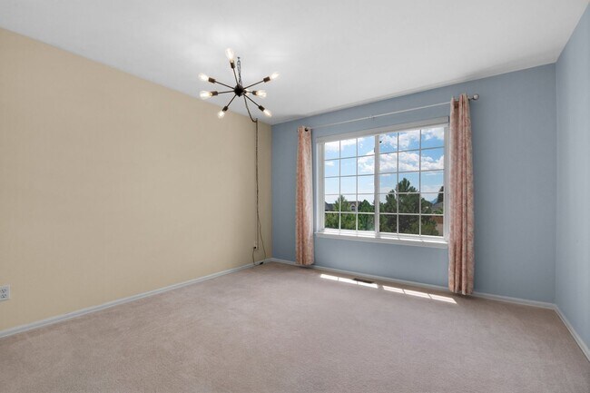Building Photo - 2420 Regal View Ct