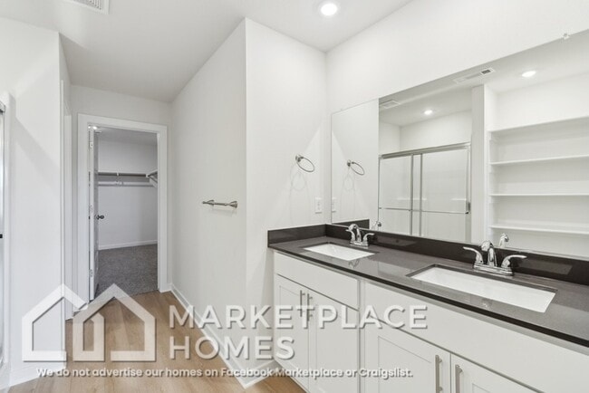 Building Photo - 5726 Selah St