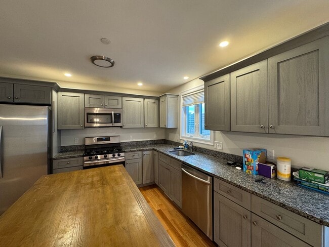 Building Photo - Modern Townhouse for Rent in Haverhill, MA...