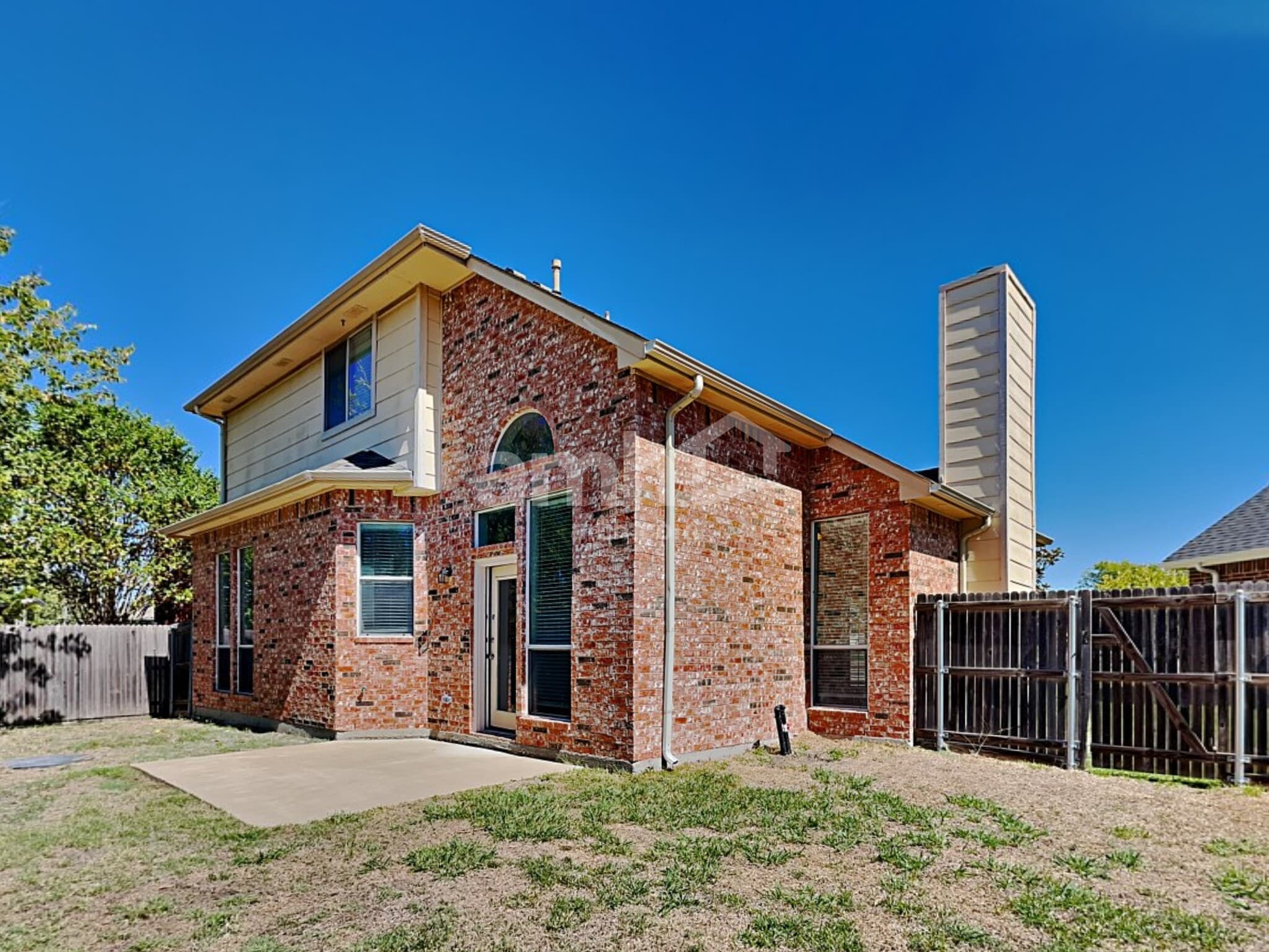 Building Photo - 225 Maple Ct