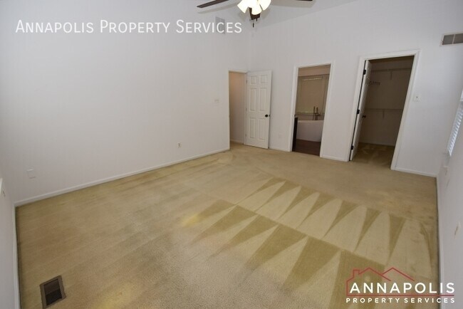 Building Photo - 2808 Traxler Ct