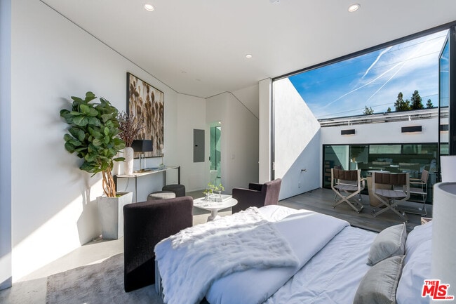 Building Photo - 857 Hilldale Ave