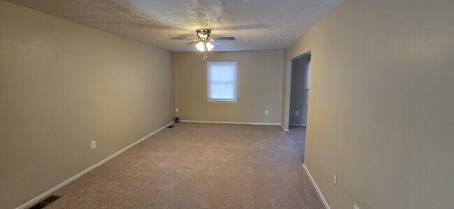 Building Photo - Upper level of townhome