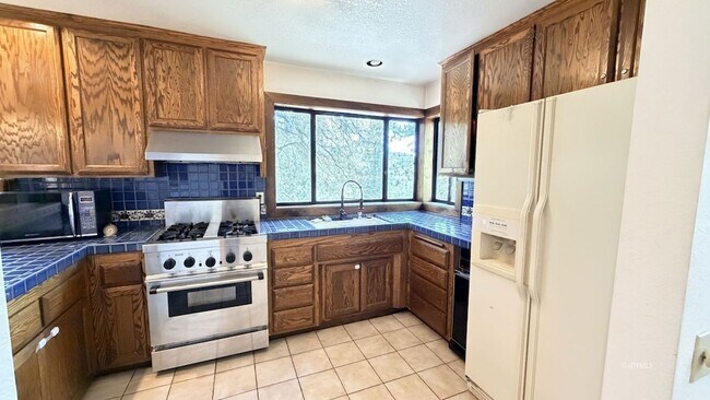 Building Photo - 26720 Robin Dr