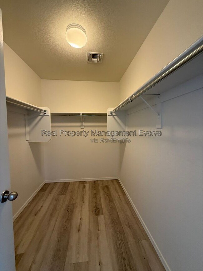 Building Photo - 9503 N 82nd Ln
