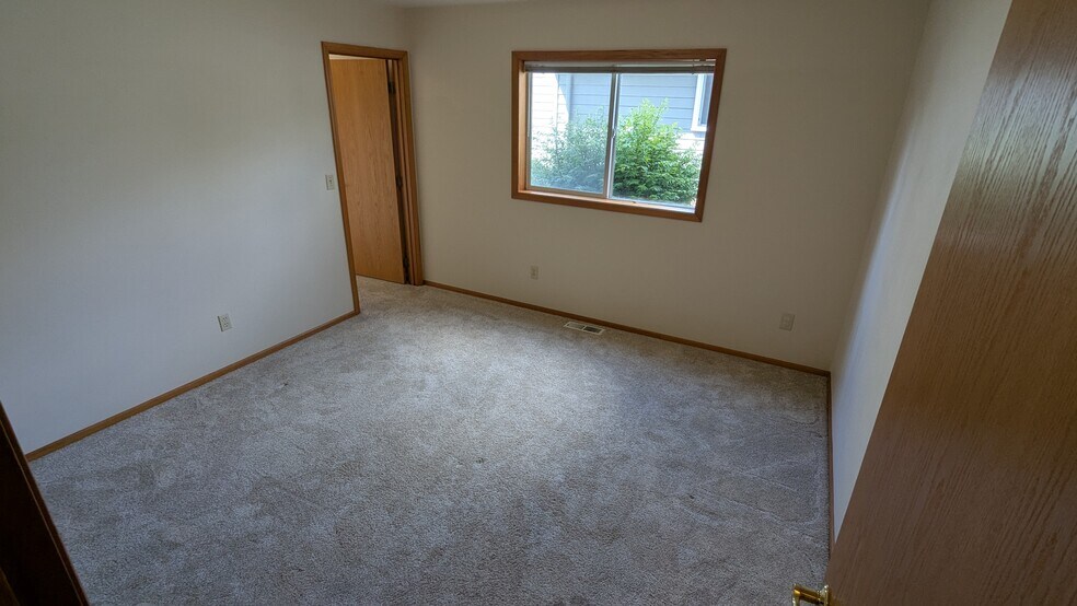 Building Photo - 517 Main Place
