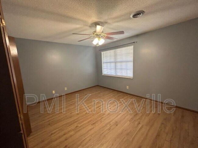 Building Photo - 1427 Moorgate Dr
