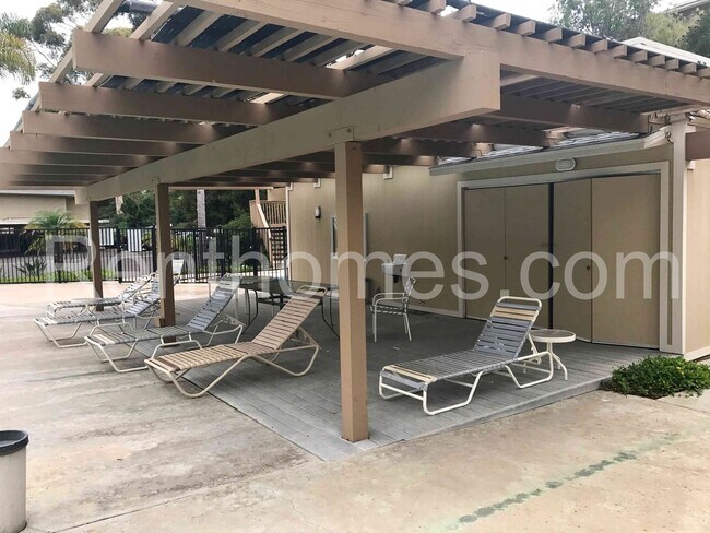 Building Photo - 9628-32 Caminito Del Feliz, Spacious Townhome in Great Community Close to UCSD!