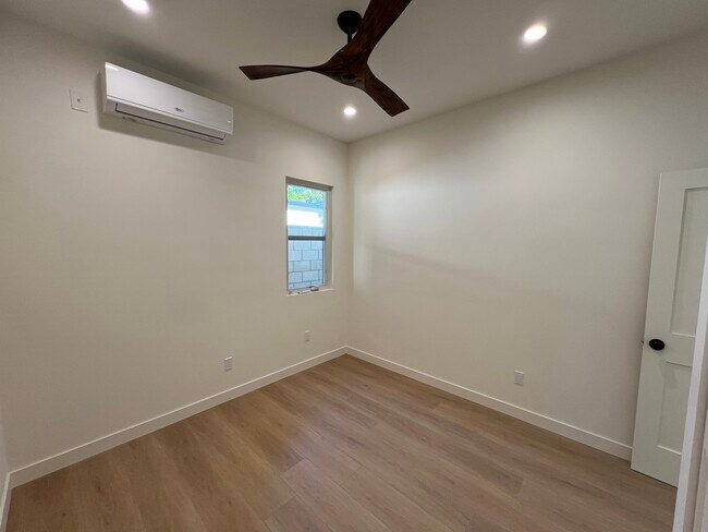 Building Photo - 1319 S Orange Dr