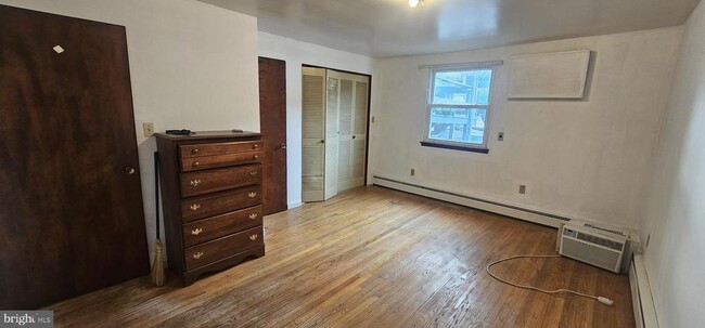 Building Photo - 434 E Norwegian St