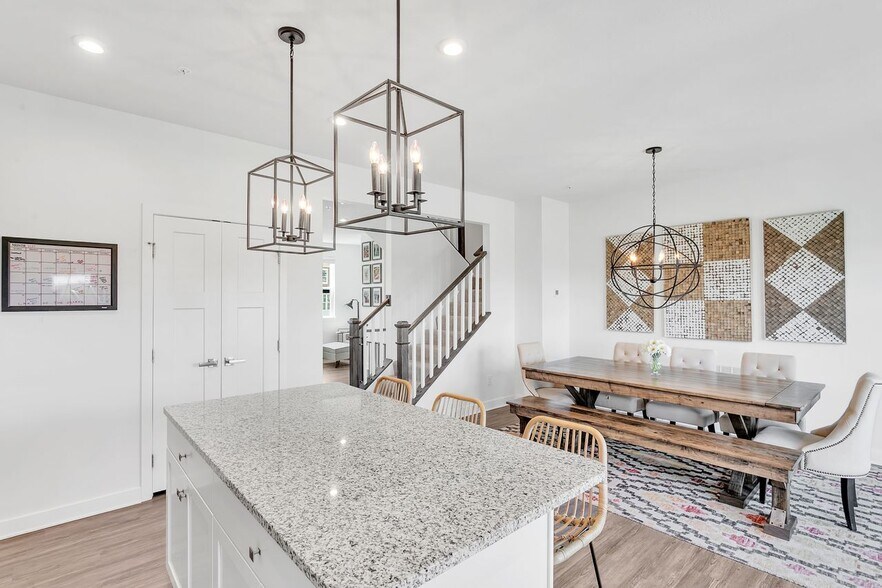Building Photo - 1206 Clear Springs Dr