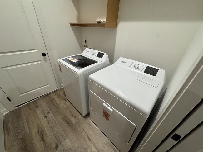 Building Photo - "Spacious 5-Bed Oasis with 3 Full Baths in Charming Bel Aire - 2,624 Sq Ft of Comfortable Living!"