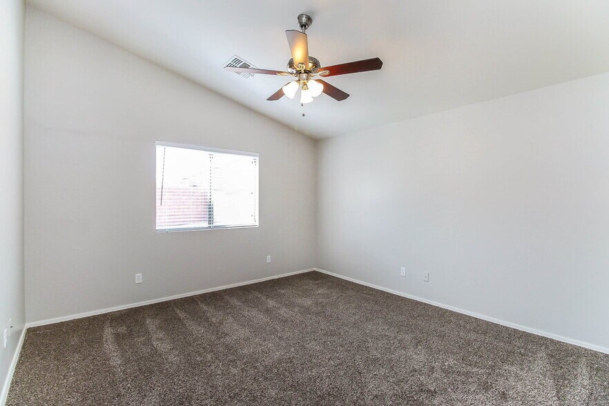 Building Photo - 3329 W Wayland Dr