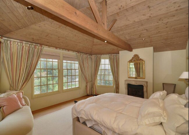 Building Photo - 5 Bed, 4.5 bath estate located in guard gated Hidden Hills Neighborhood