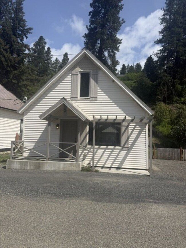 Building Photo - 106 E 4th St