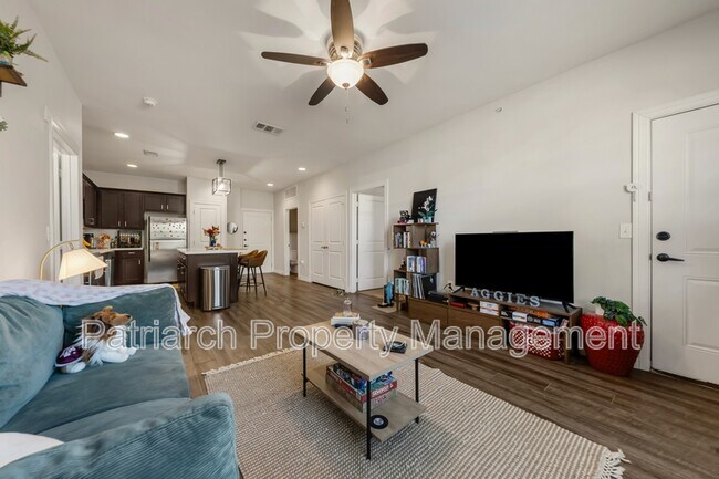 Building Photo - 1026 Foster Ave