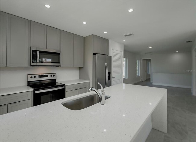 Building Photo - 310 Hibiscus St