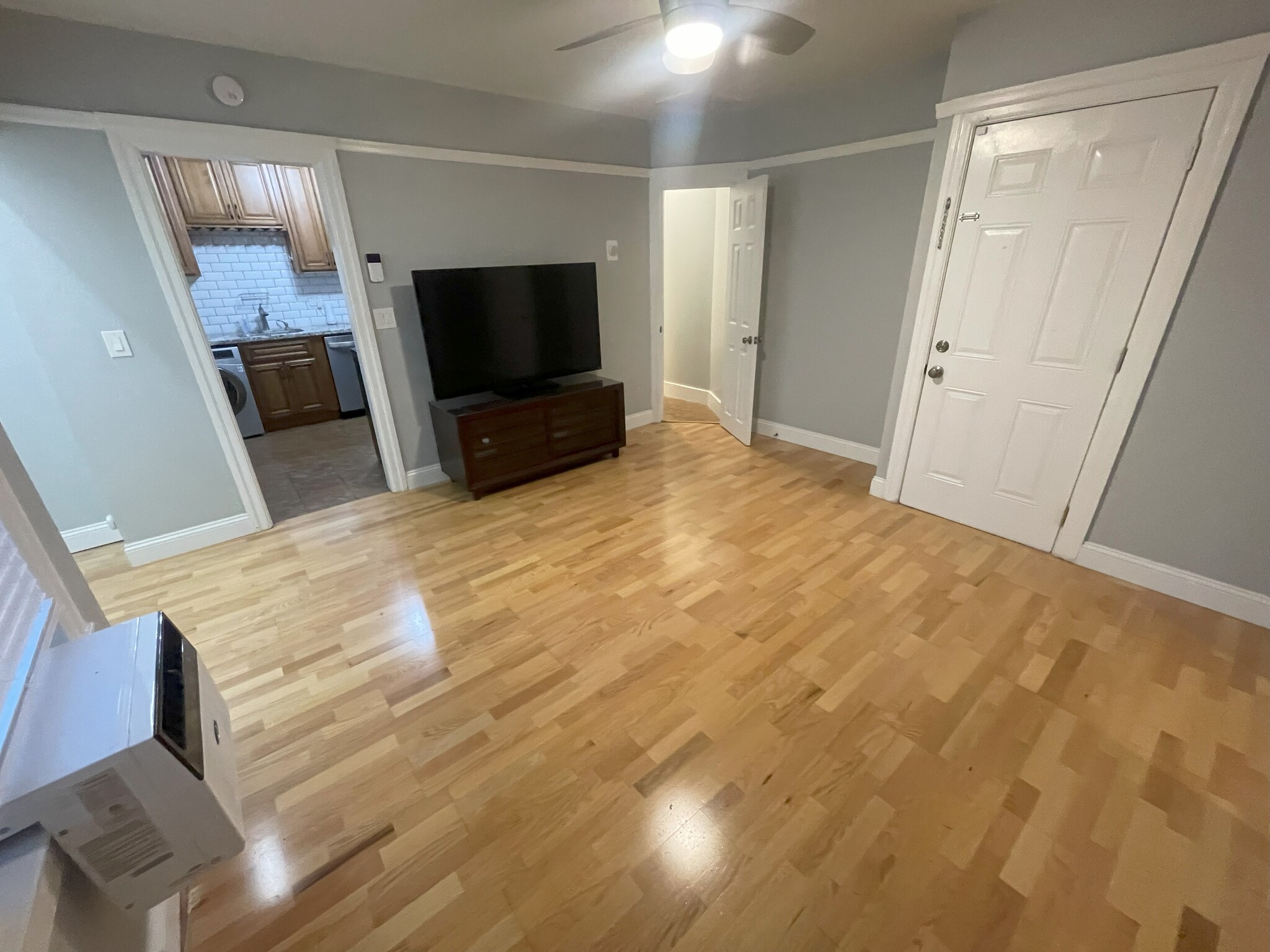 Family View 2 - 4844 Daisy St