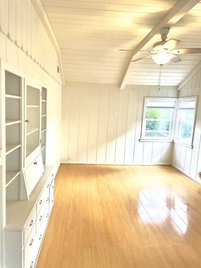 Building Photo - Charming 1 Bed, 1 Bath Rental in Walnut Cr...