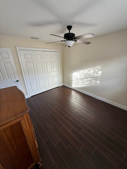 Building Photo - 9429 Laura Anne Dr