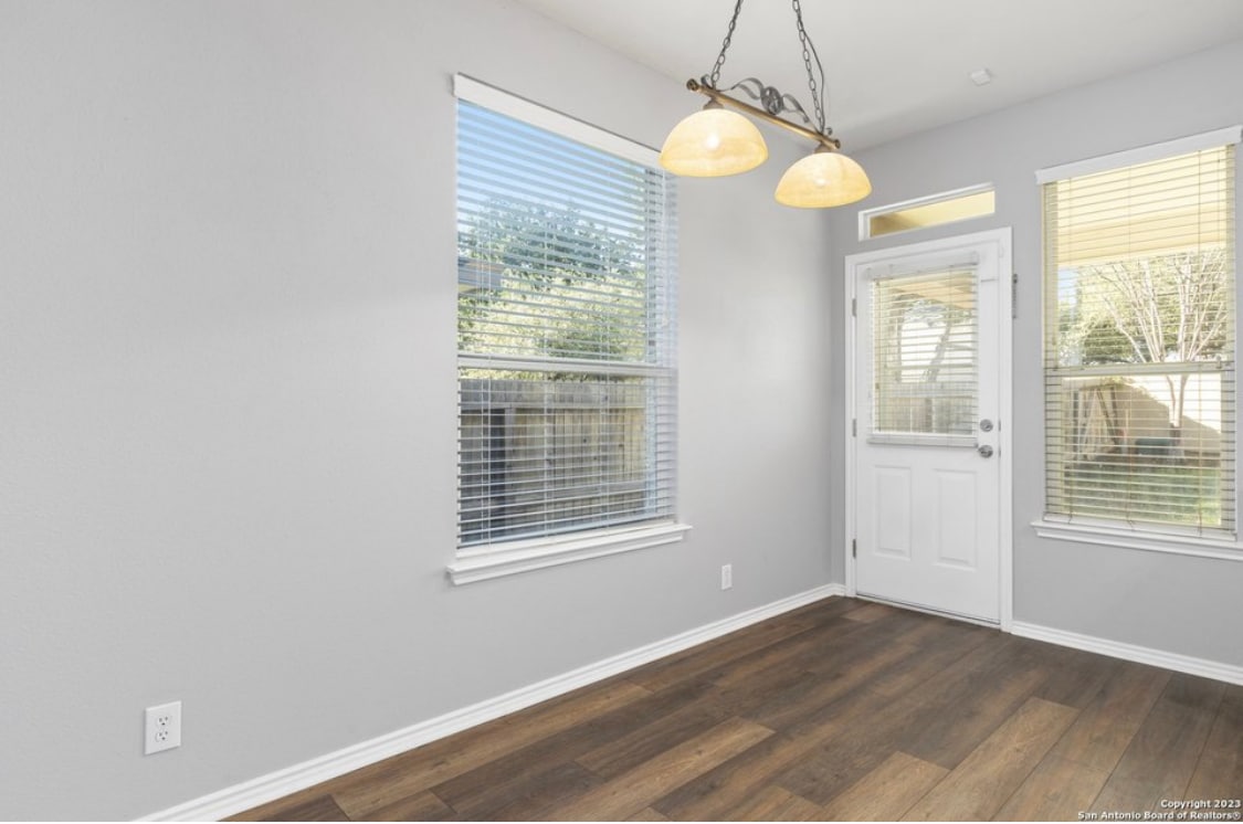 Eat in kitchen w/ access to backyard - 8711 Eagle Peak