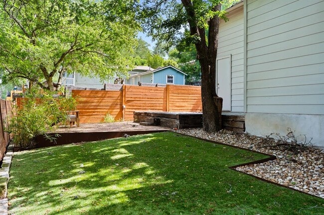 Building Photo - 1609 J J Seabrook Dr