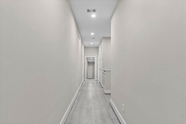 Building Photo - 851 Prosper St