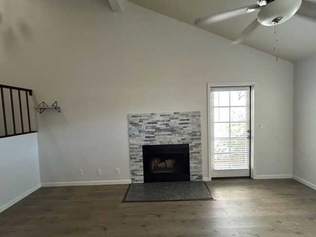 Building Photo - Springdale Condo