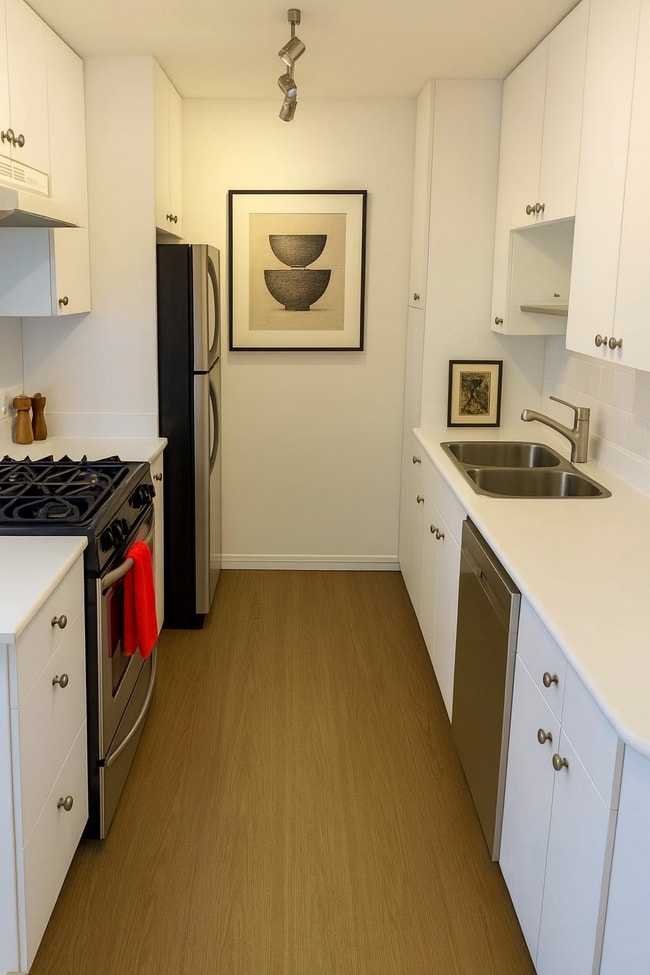 Kitchen - 1600 Ardmore Ave