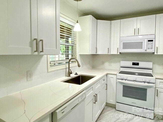 Building Photo - 1417 Cortland Rd W