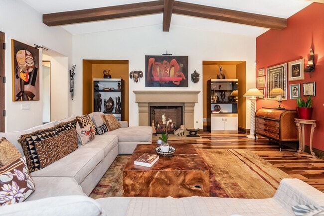 Building Photo - Luxurious Tuscan Villa - 3/3.5 Includes Private Casita in Goleta Bluffs!