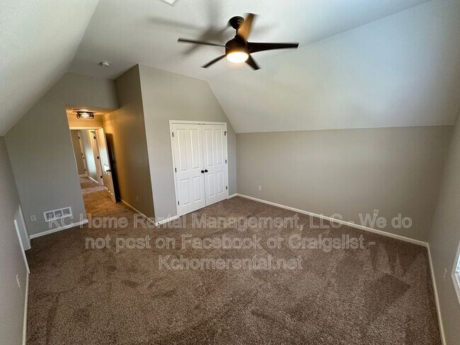 Building Photo - 8608 W 165th St