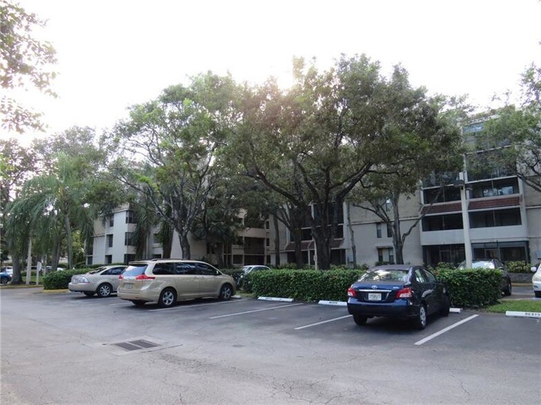 Condo Complex - 6800 Cypress Rd