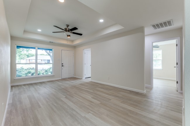 Building Photo - 1223 Evergreen Dr