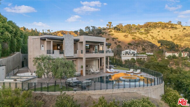 Building Photo - 2501 Zorada Dr