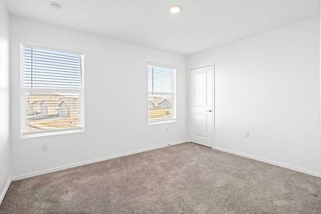 Building Photo - Southside gem! 4 bedrooms, loft, open floor plan less than 10 miles from the Toyota plant