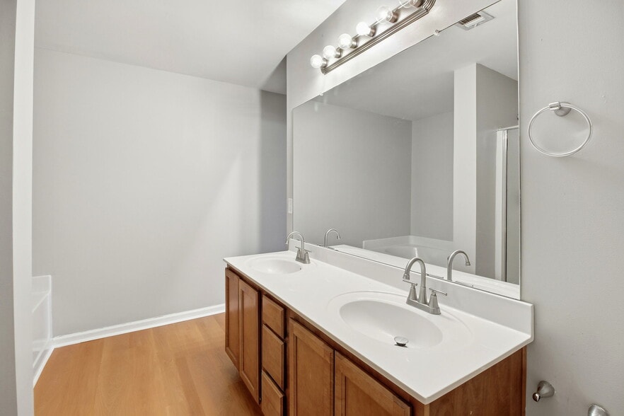 Building Photo - 1610 Chattahoochee Ct