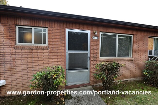 Building Photo - N Denver Ave - 1 bedroom apartment just of...