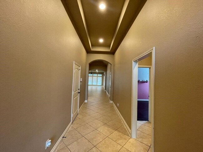 Building Photo - 6706 Aqua Falls