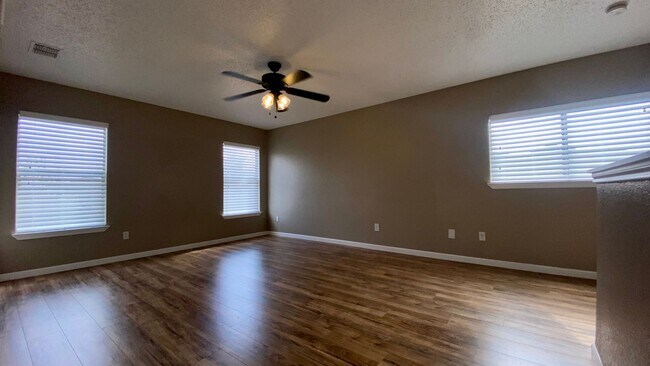 Building Photo - Beautiful Home in Established Neighborhood