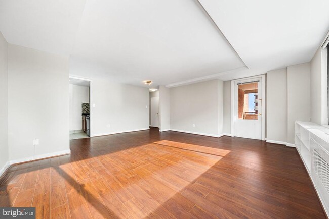 Building Photo - 1021 Arlington Blvd