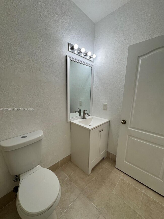 Building Photo - 1536 SE 25th St