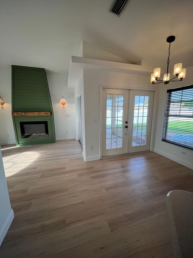 Building Photo - Convenient 3/2/2 PSL Home with Backyard Oa...