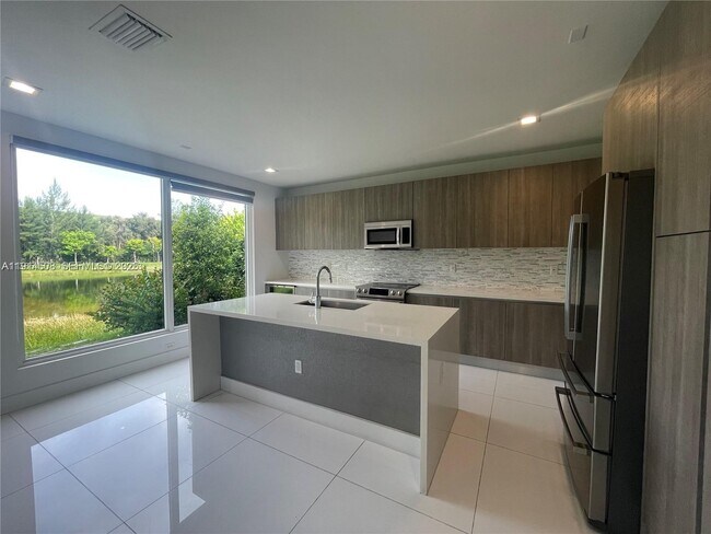 Building Photo - 6855 NW 103rd Ave