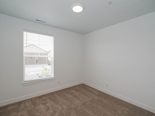 Building Photo - 6667 Twin Rocks Ln