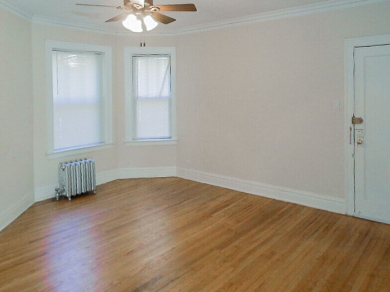 Building Photo - 4723 N Leavitt St