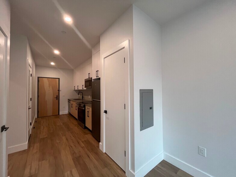 Building Photo - 506 Communipaw Ave