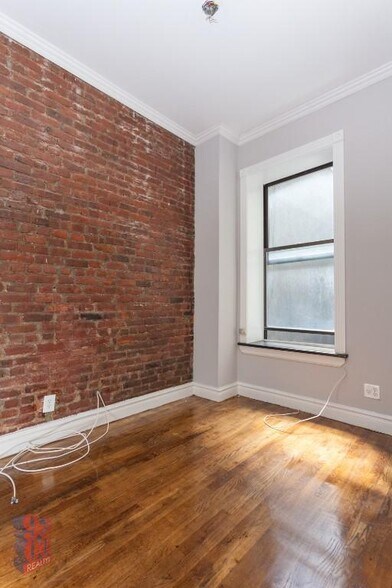 Primary Photo - 250 Mott St