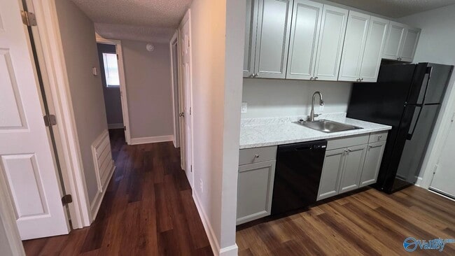 Building Photo - 628 Canterbury Ave SW