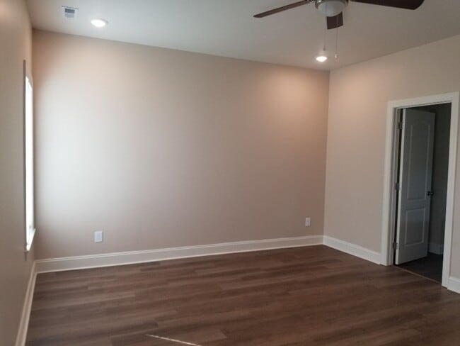 Building Photo - 806 NC-581